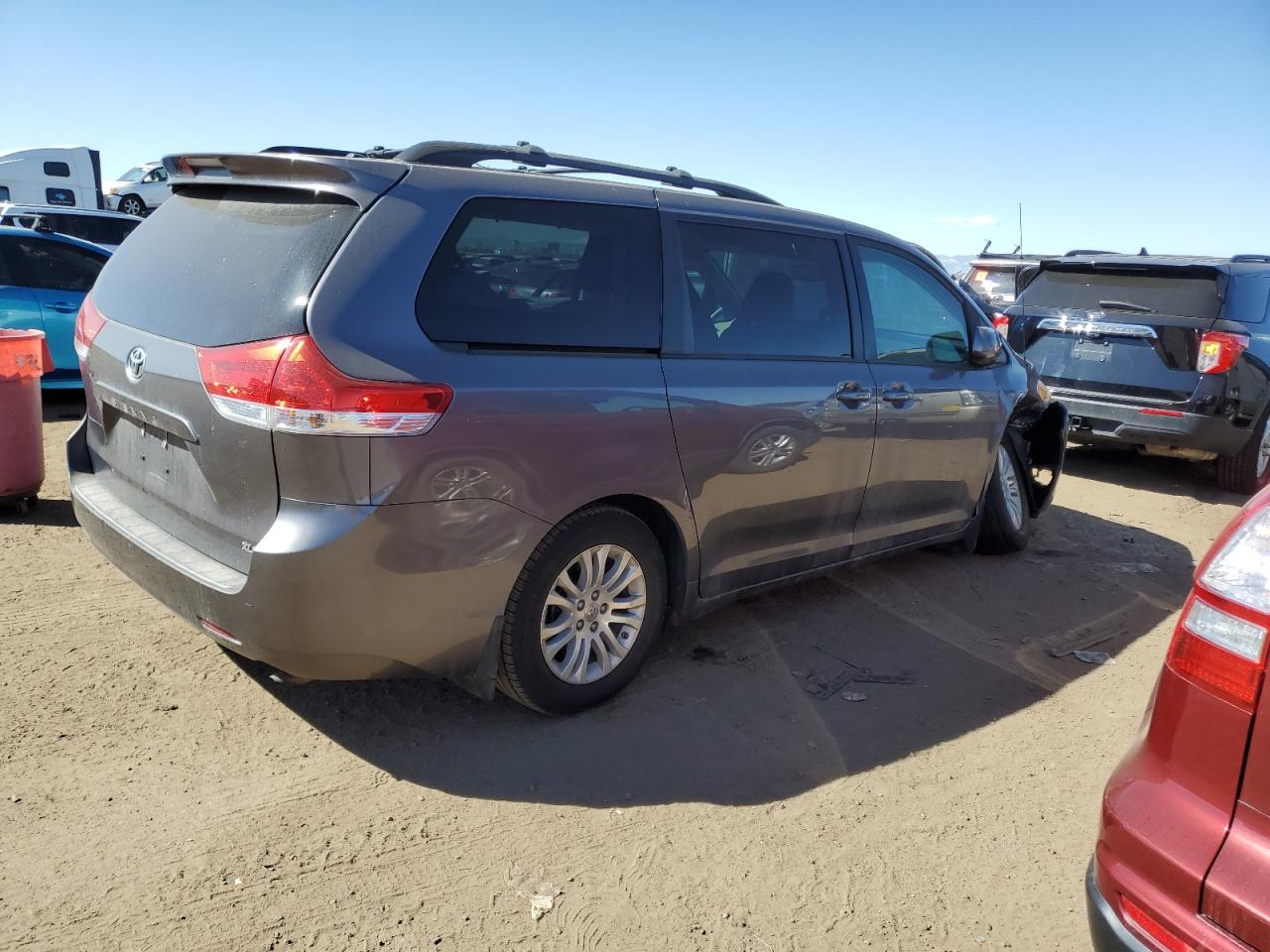 Photo 2 VIN: 5TDYK3DC4BS163284 - TOYOTA SIENNA 