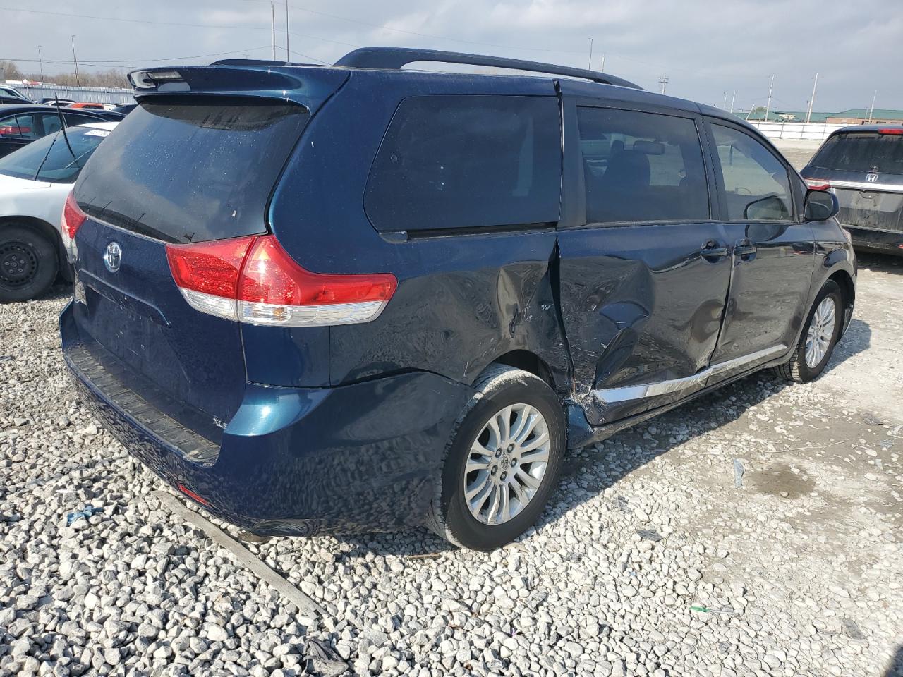 Photo 2 VIN: 5TDYK3DC4CS188266 - TOYOTA SIENNA 