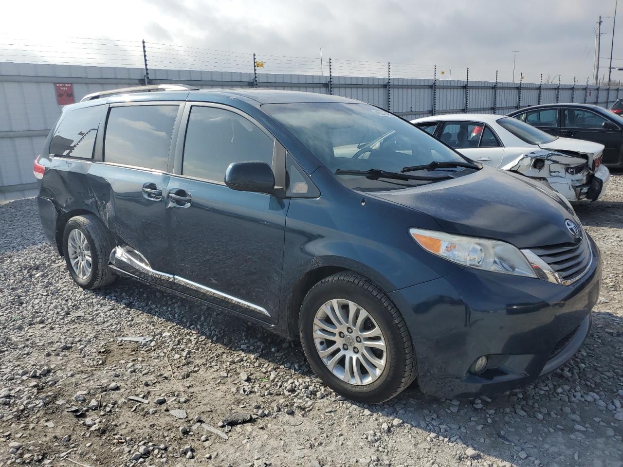 Photo 3 VIN: 5TDYK3DC4CS188266 - TOYOTA SIENNA 