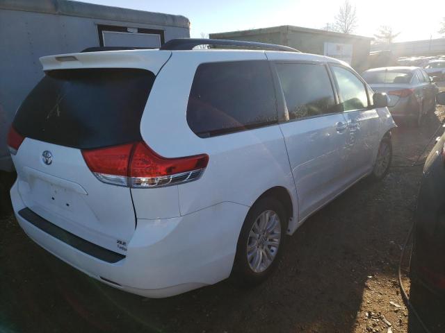 Photo 3 VIN: 5TDYK3DC4CS223212 - TOYOTA SIENNA XLE 