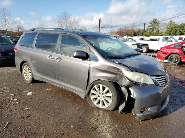 Photo 3 VIN: 5TDYK3DC4CS234467 - TOYOTA SIENNA XLE 