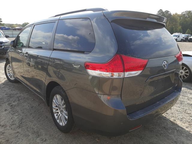 Photo 2 VIN: 5TDYK3DC4CS241029 - TOYOTA SIENNA XLE 