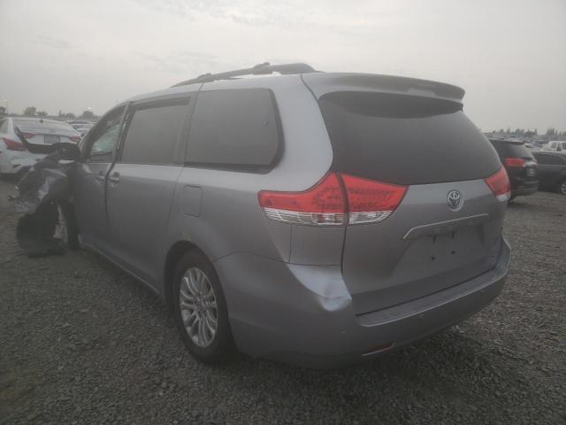 Photo 2 VIN: 5TDYK3DC4CS251768 - TOYOTA SIENNA XLE 