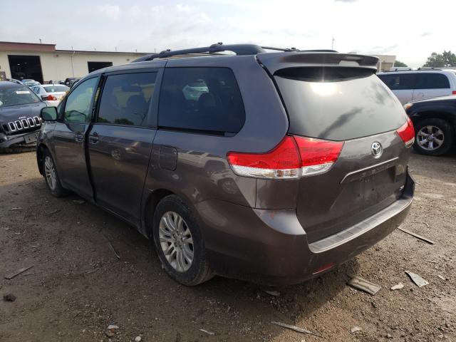 Photo 2 VIN: 5TDYK3DC4CS251804 - TOYOTA SIENNA XLE 