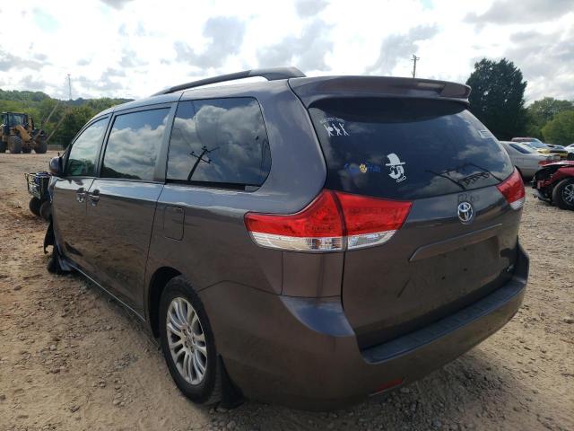 Photo 2 VIN: 5TDYK3DC4DS350821 - TOYOTA SIENNA XLE 