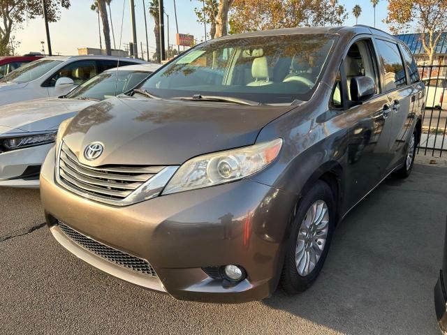 Photo 1 VIN: 5TDYK3DC4DS373029 - TOYOTA SIENNA XLE 