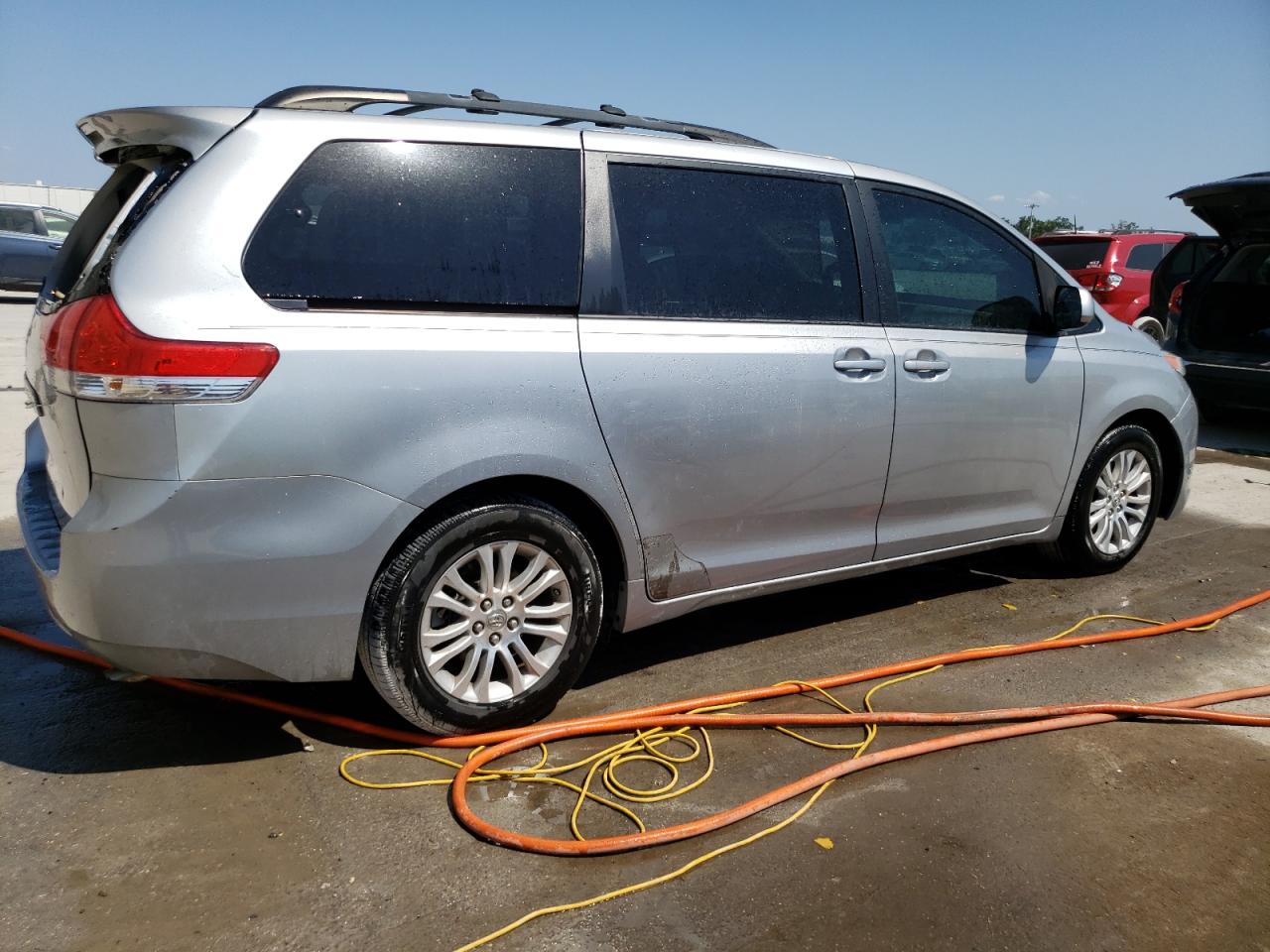 Photo 2 VIN: 5TDYK3DC4DS380384 - TOYOTA SIENNA 