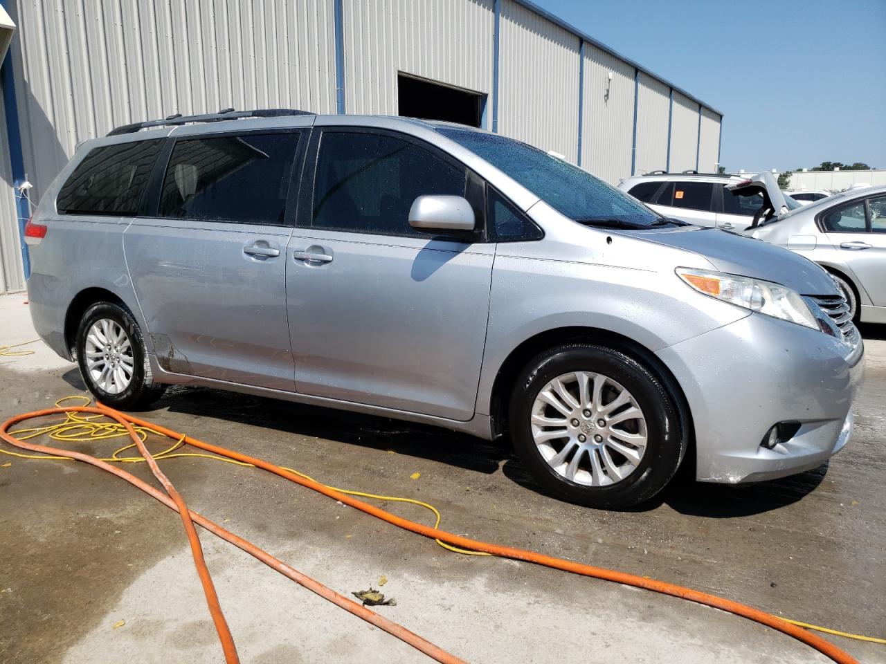 Photo 3 VIN: 5TDYK3DC4DS380384 - TOYOTA SIENNA 