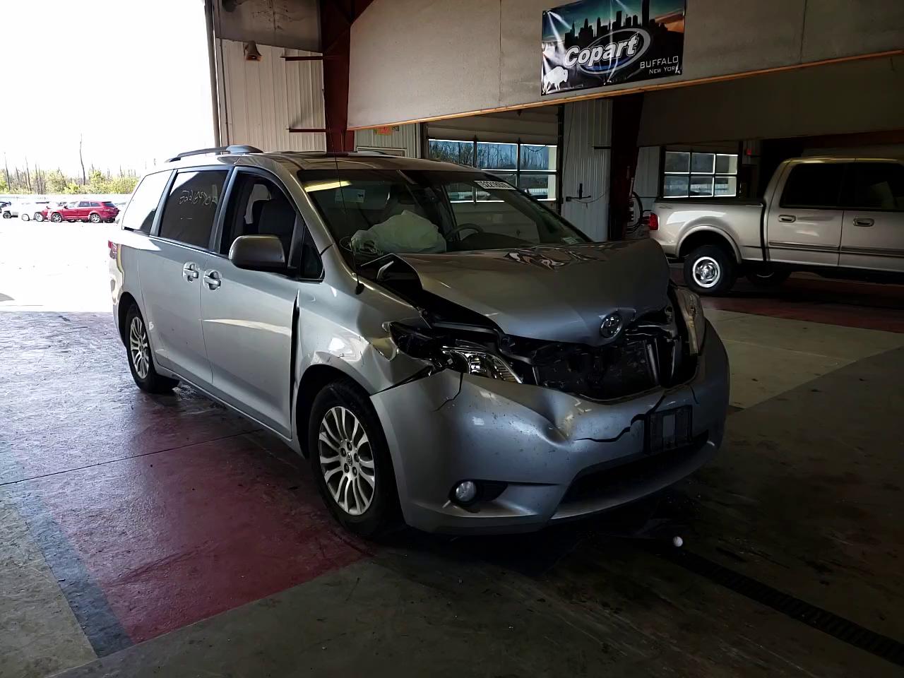 Photo 10 VIN: 5TDYK3DC4ES444389 - TOYOTA SIENNA XLE 