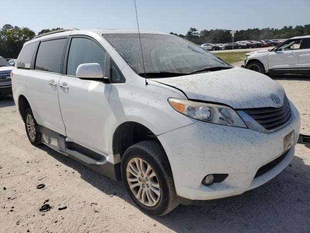 Photo 3 VIN: 5TDYK3DC4ES465419 - TOYOTA SIENNA XLE 