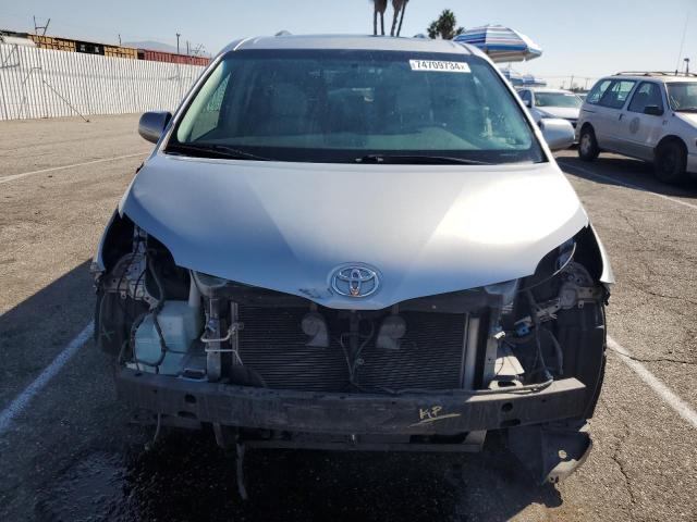 Photo 4 VIN: 5TDYK3DC4ES516952 - TOYOTA SIENNA XLE 