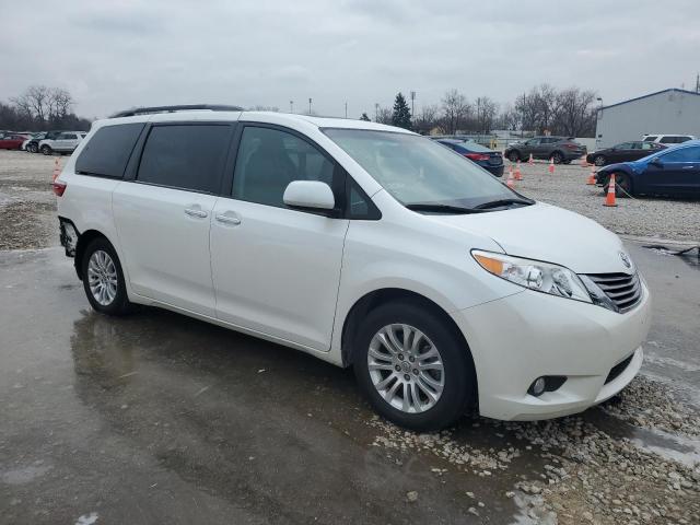 Photo 3 VIN: 5TDYK3DC4FS527323 - TOYOTA SIENNA XLE 