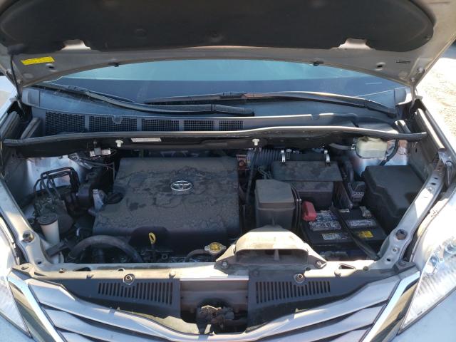 Photo 6 VIN: 5TDYK3DC4FS568552 - TOYOTA SIENNA XLE 