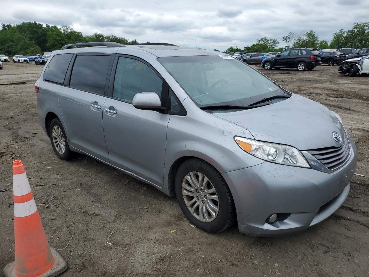 Photo 3 VIN: 5TDYK3DC4FS572472 - TOYOTA SIENNA 