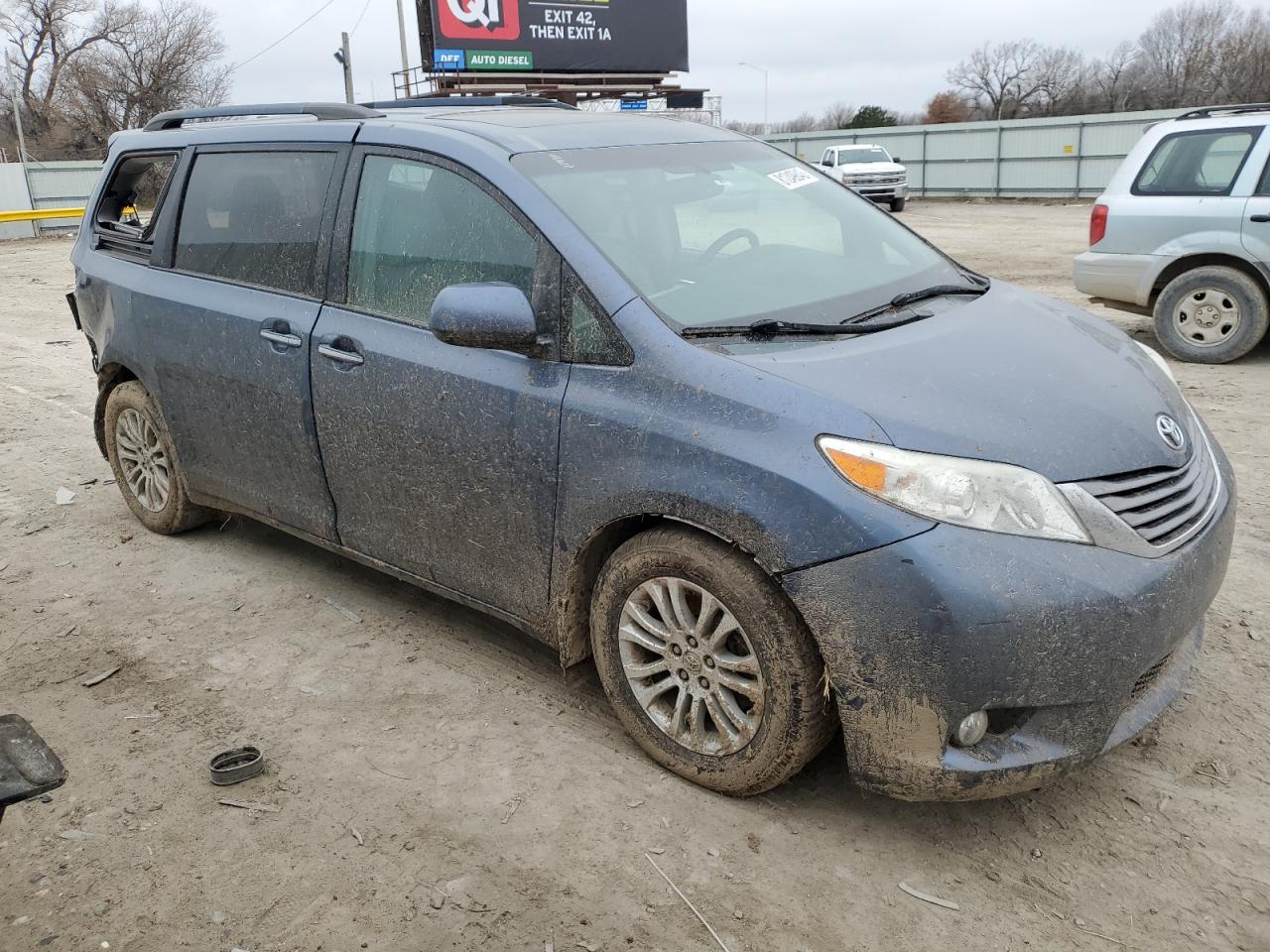 Photo 3 VIN: 5TDYK3DC4FS579969 - TOYOTA SIENNA 