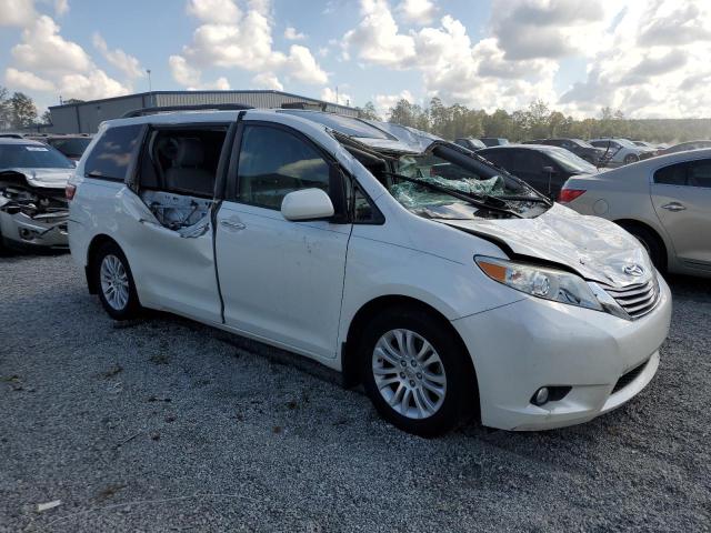 Photo 3 VIN: 5TDYK3DC4FS601646 - TOYOTA SIENNA XLE 