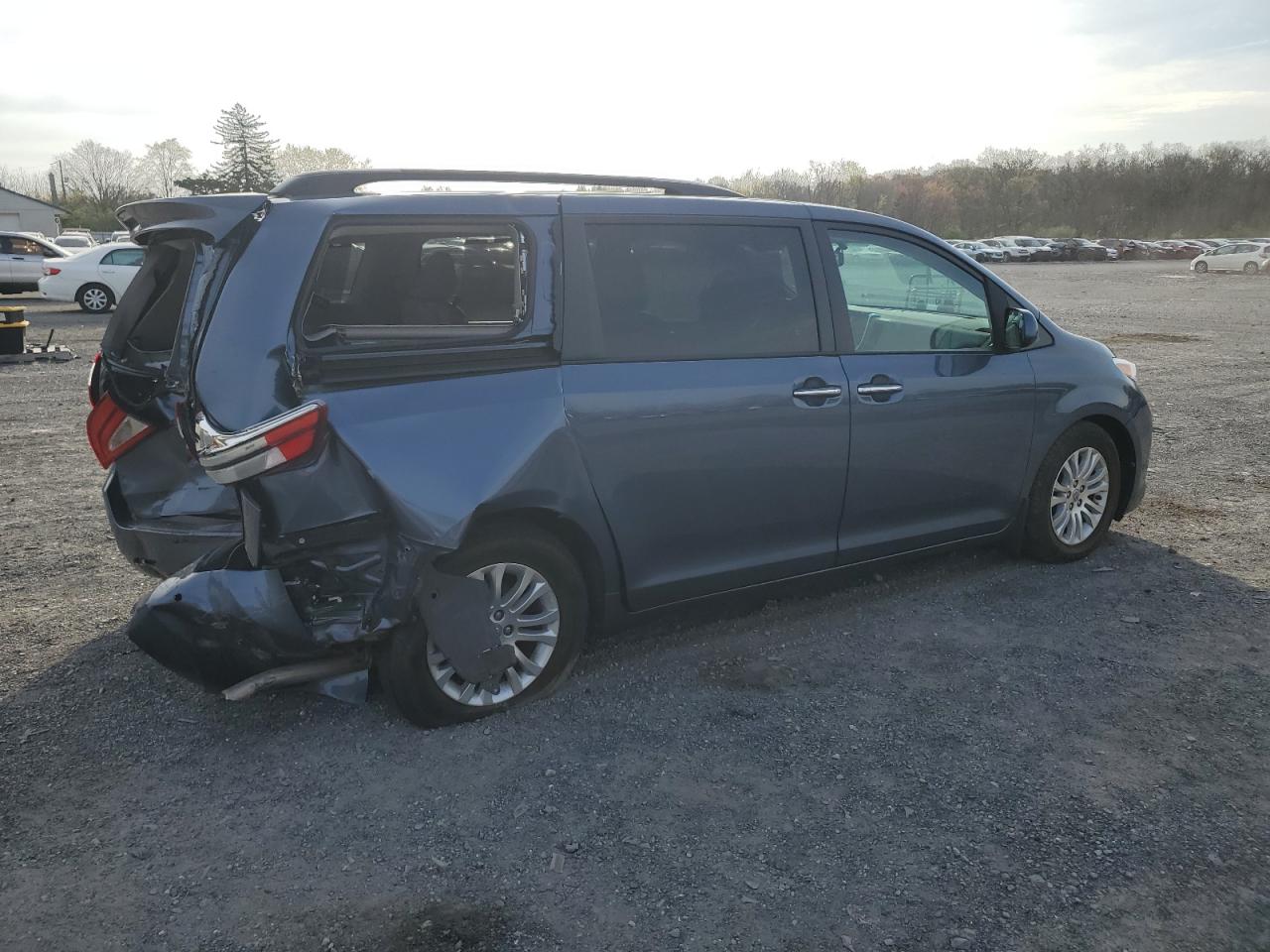 Photo 2 VIN: 5TDYK3DC4FS645503 - TOYOTA SIENNA 