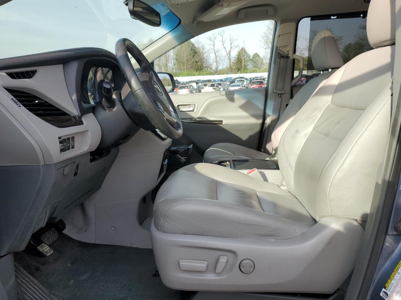 Photo 6 VIN: 5TDYK3DC4FS645503 - TOYOTA SIENNA 