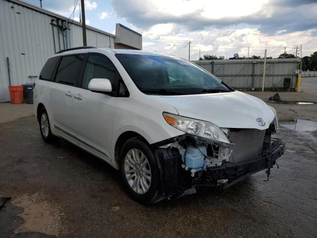 Photo 3 VIN: 5TDYK3DC4FS659417 - TOYOTA SIENNA XLE 