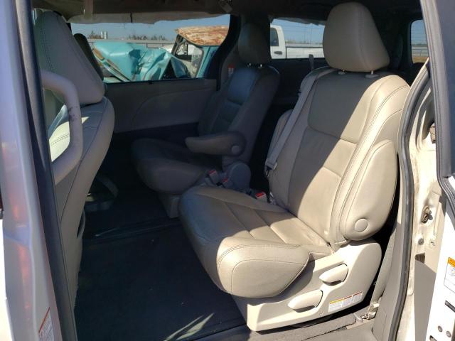 Photo 5 VIN: 5TDYK3DC4FS667887 - TOYOTA SIENNA XLE 