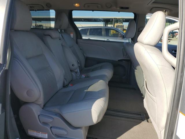 Photo 10 VIN: 5TDYK3DC4GS705684 - TOYOTA SIENNA XLE 