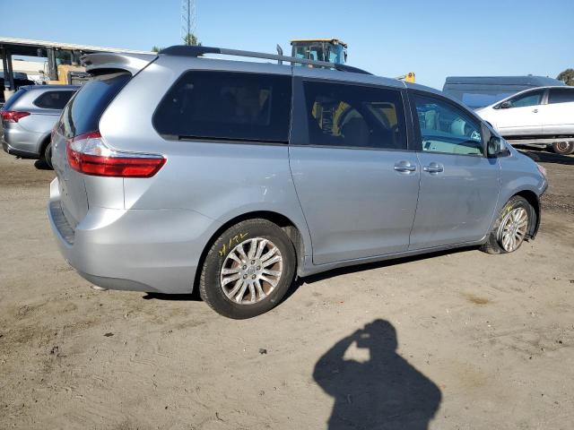 Photo 2 VIN: 5TDYK3DC4GS705684 - TOYOTA SIENNA XLE 