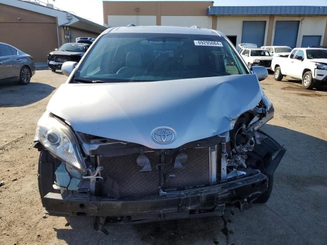 Photo 4 VIN: 5TDYK3DC4GS705684 - TOYOTA SIENNA XLE 