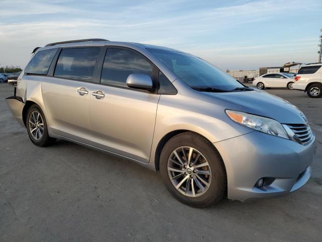 Photo 3 VIN: 5TDYK3DC4GS712747 - TOYOTA SIENNA XLE 