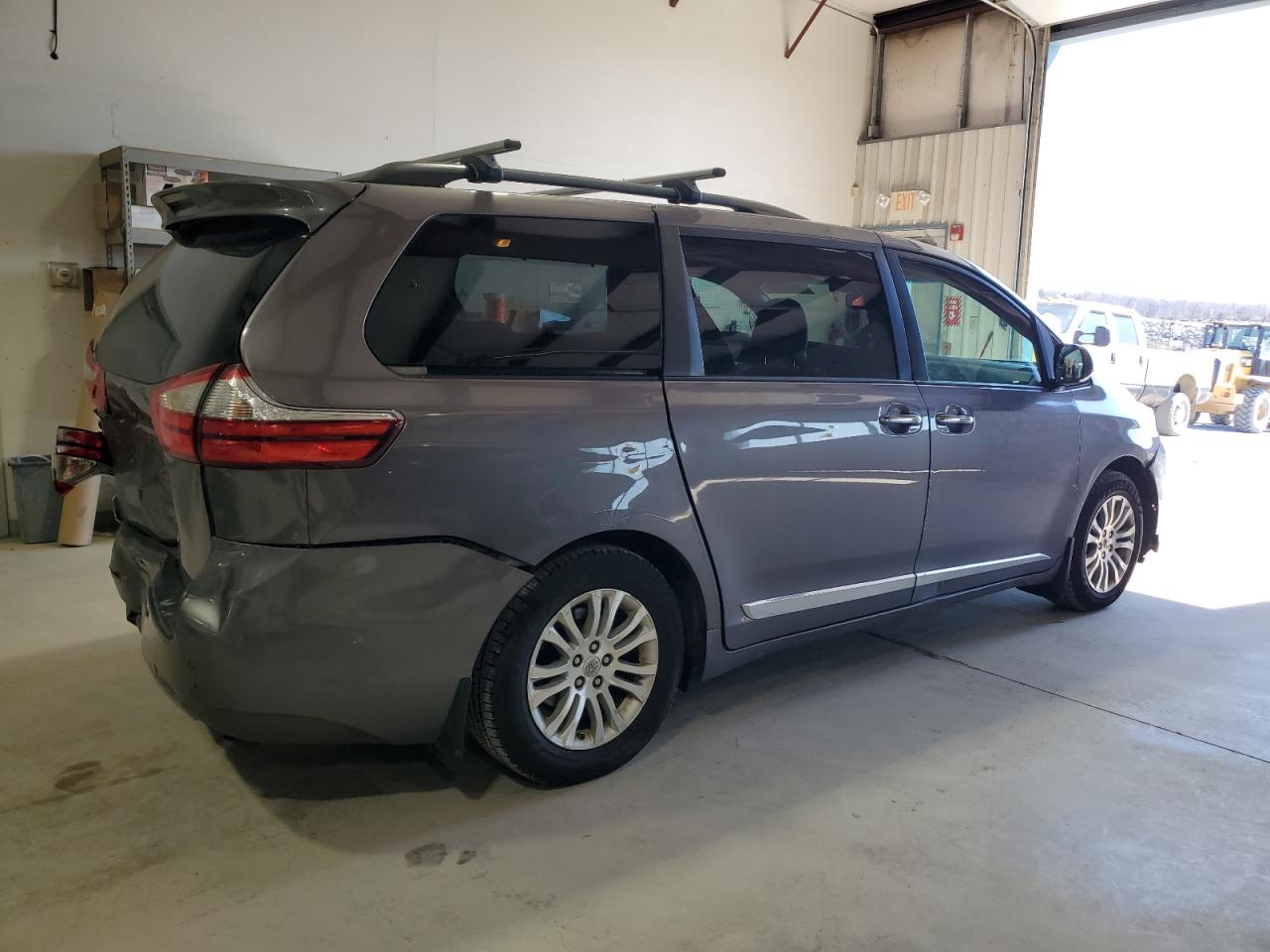 Photo 2 VIN: 5TDYK3DC4GS713722 - TOYOTA SIENNA 