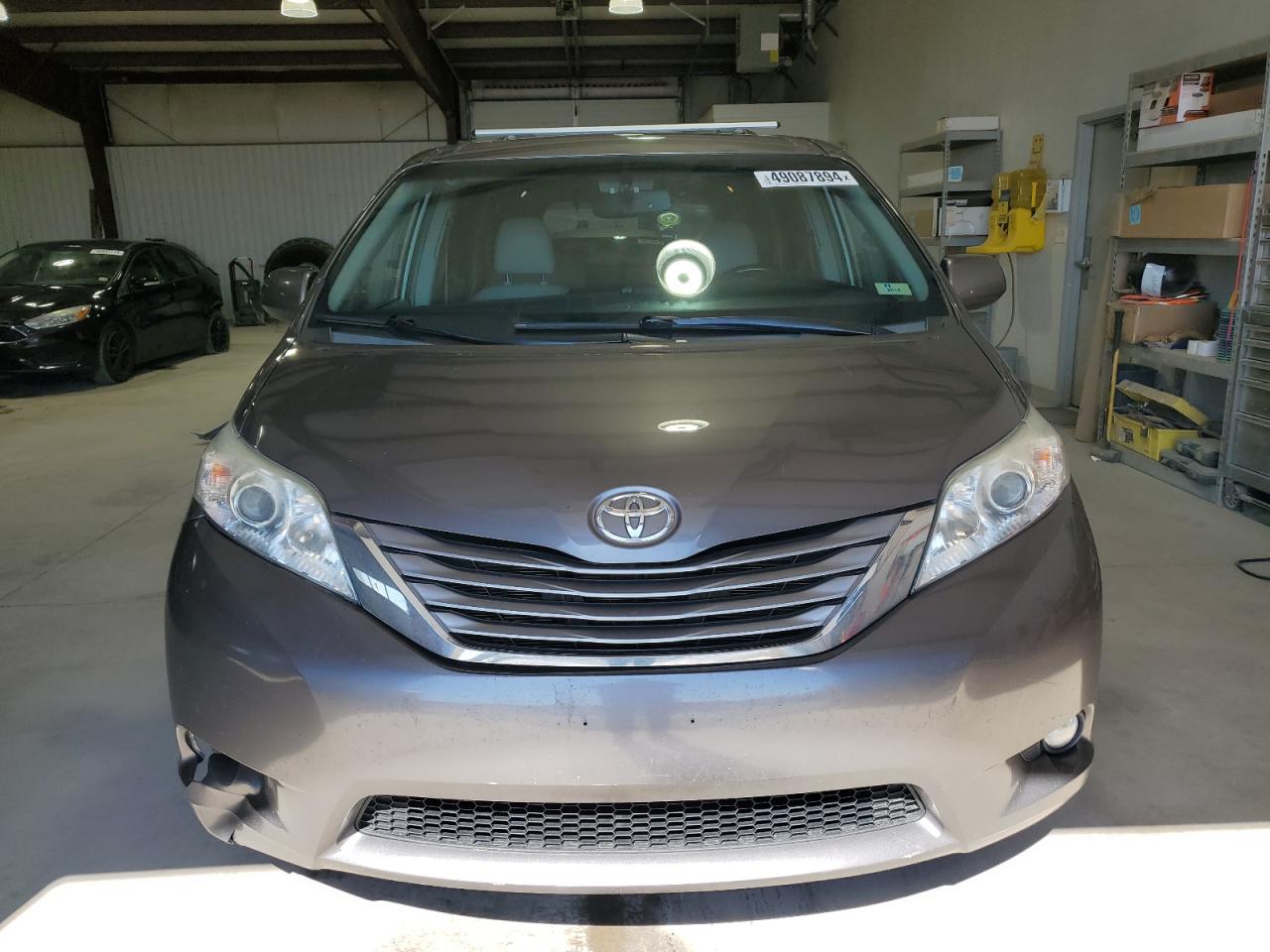 Photo 4 VIN: 5TDYK3DC4GS713722 - TOYOTA SIENNA 