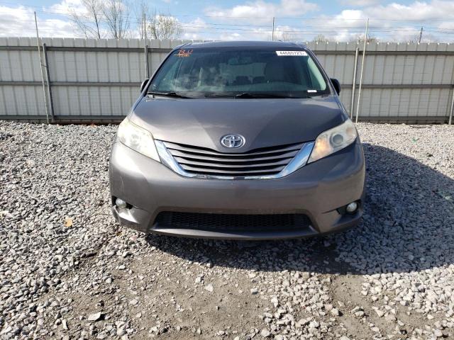 Photo 4 VIN: 5TDYK3DC4GS744310 - TOYOTA SIENNA XLE 