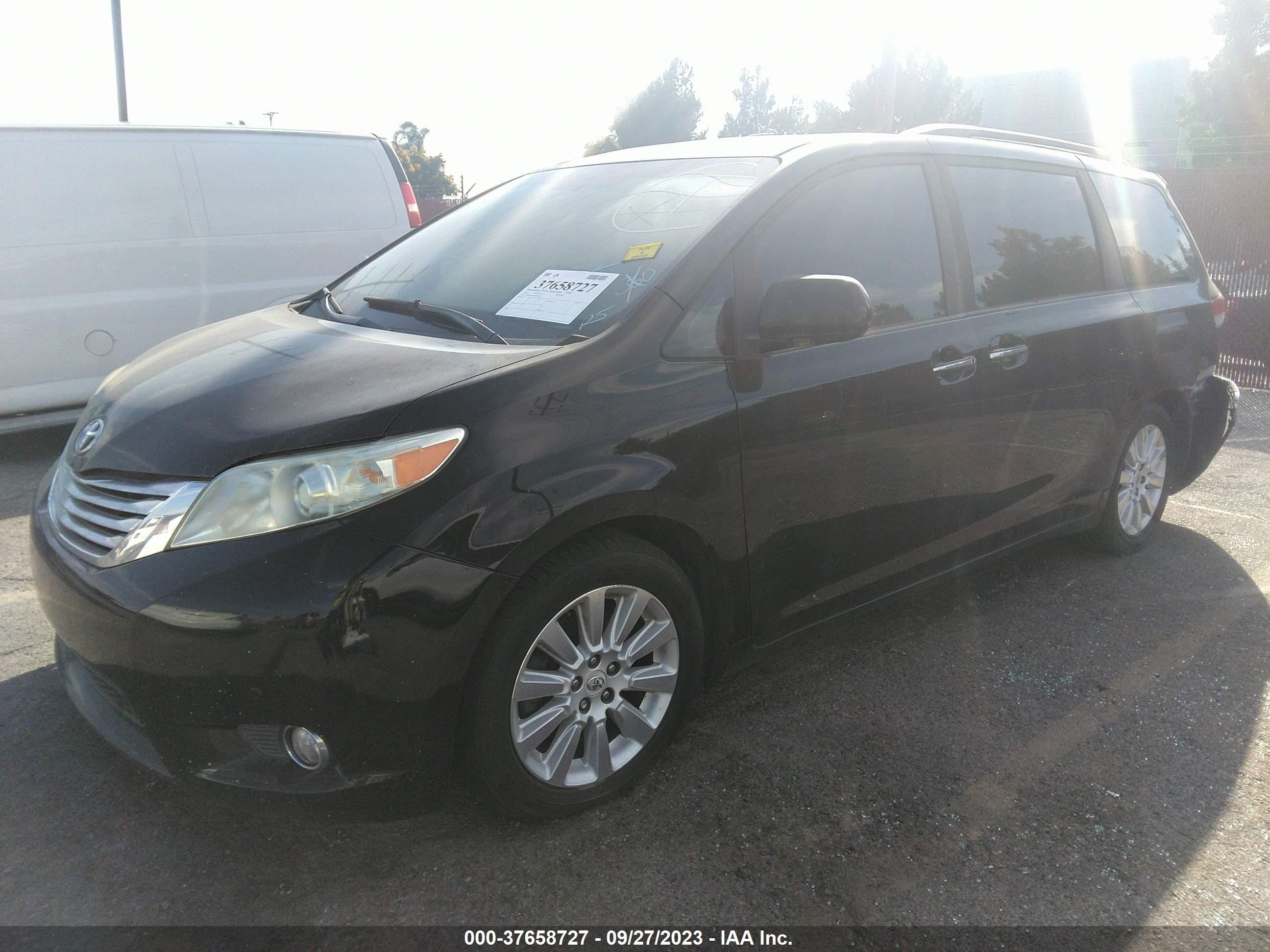 Photo 1 VIN: 5TDYK3DC5BS017976 - TOYOTA SIENNA 