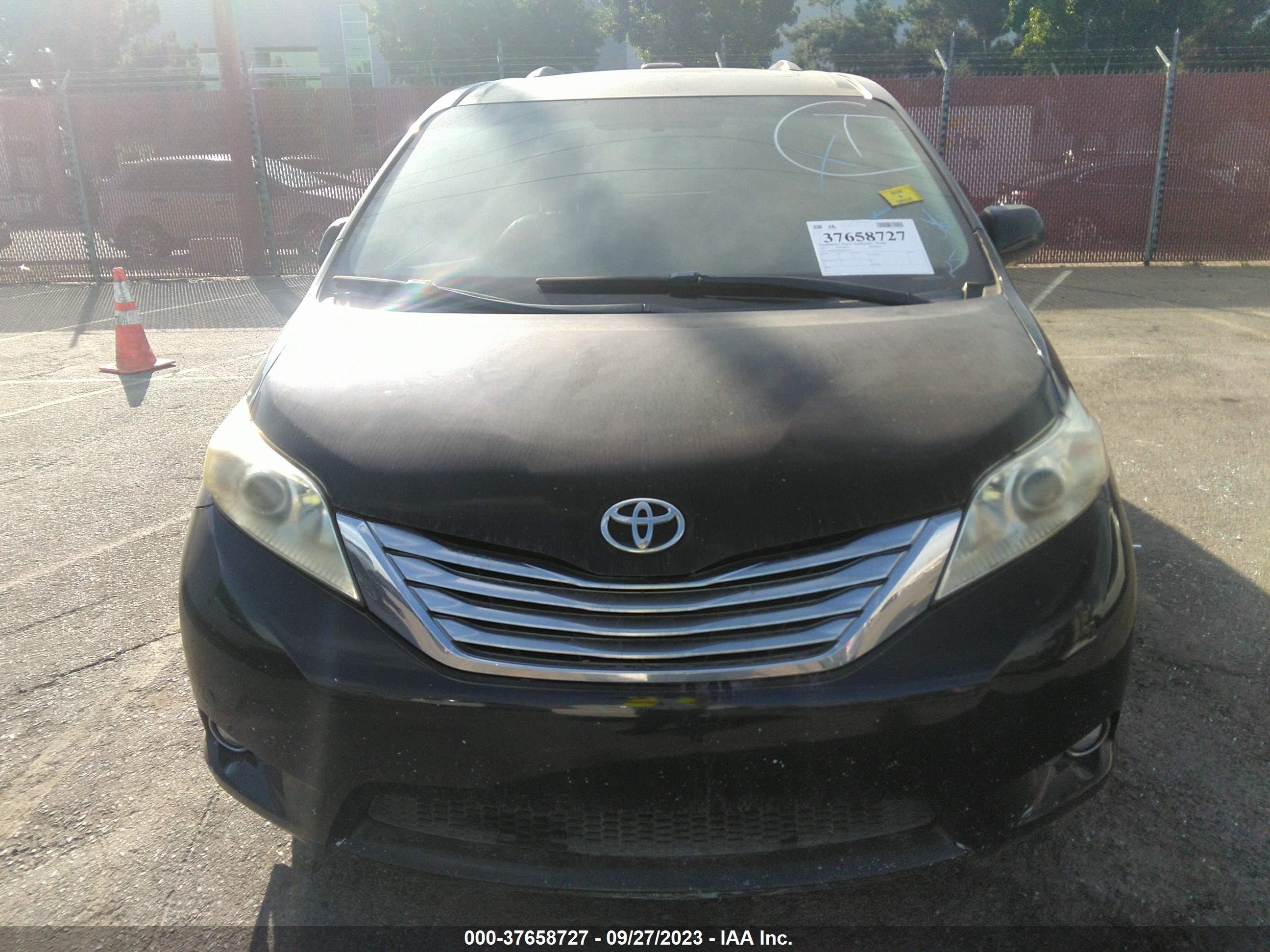 Photo 11 VIN: 5TDYK3DC5BS017976 - TOYOTA SIENNA 