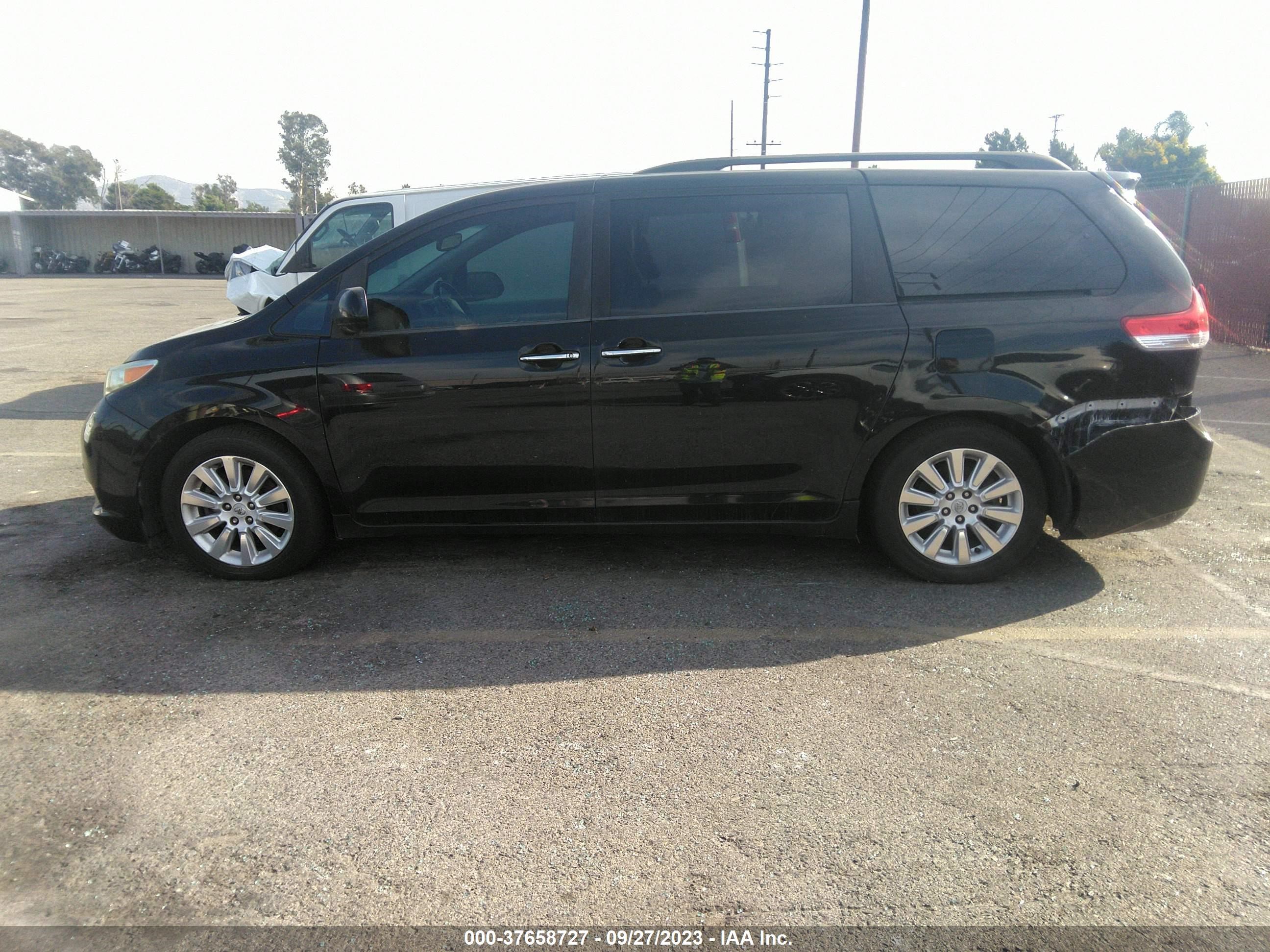 Photo 13 VIN: 5TDYK3DC5BS017976 - TOYOTA SIENNA 