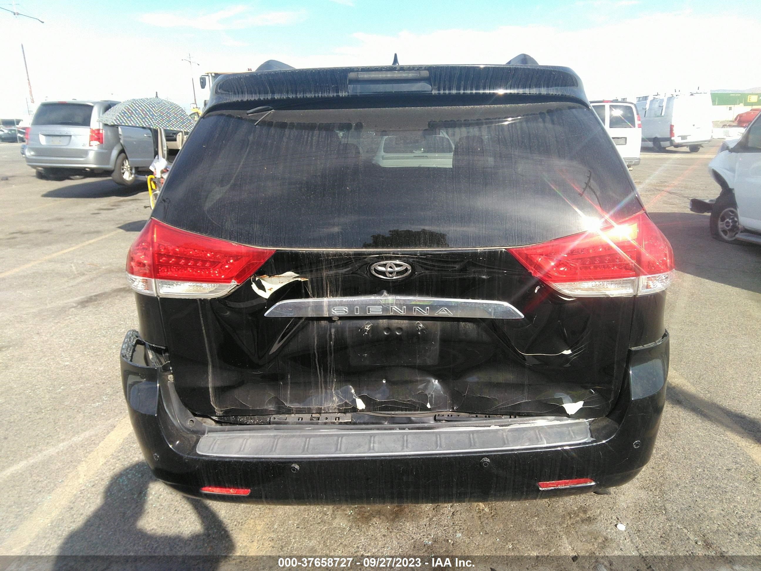 Photo 15 VIN: 5TDYK3DC5BS017976 - TOYOTA SIENNA 