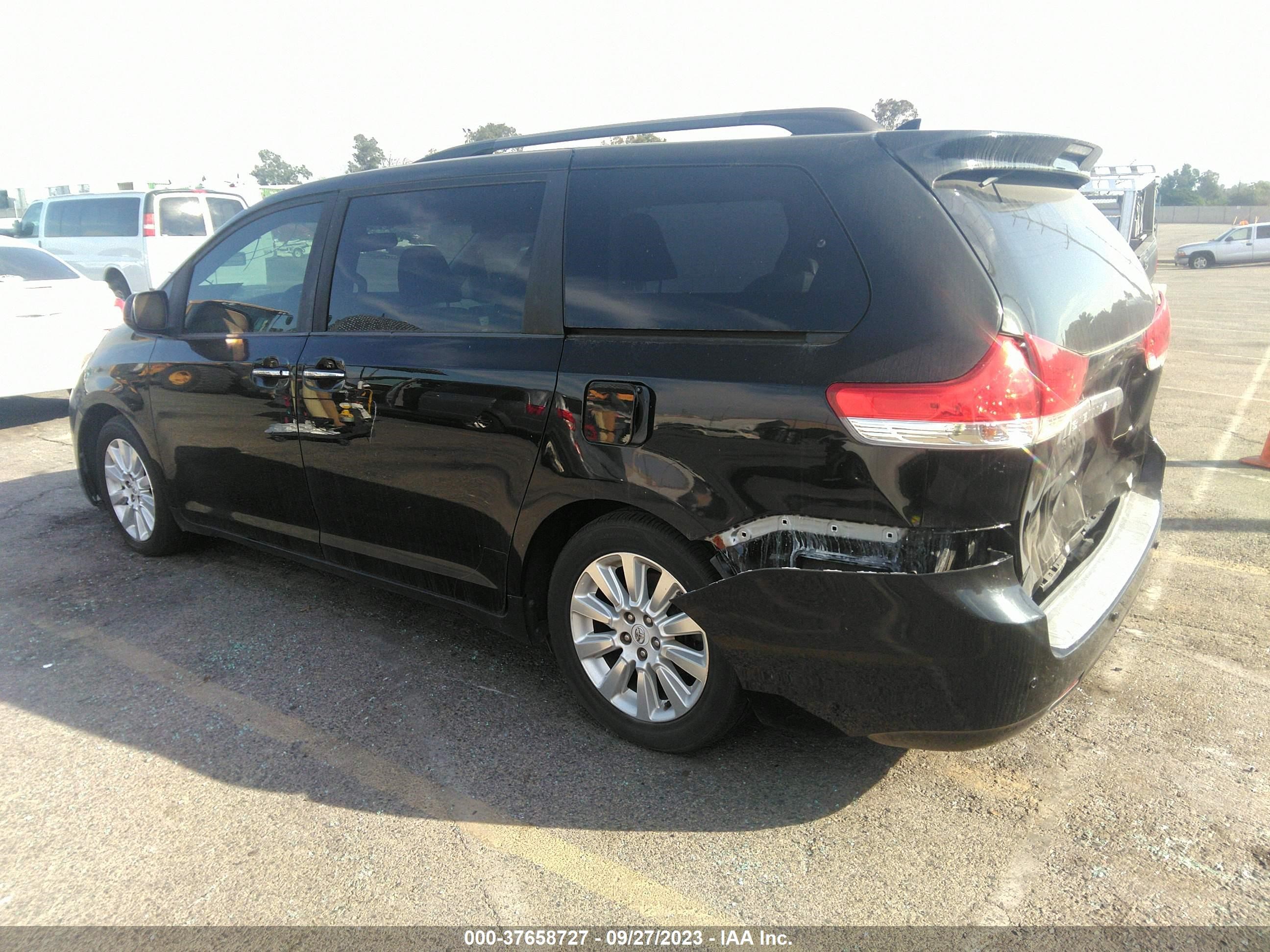 Photo 2 VIN: 5TDYK3DC5BS017976 - TOYOTA SIENNA 