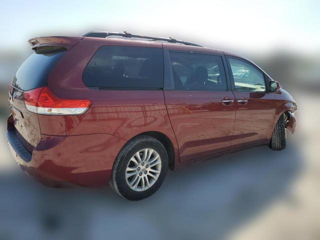 Photo 2 VIN: 5TDYK3DC5BS028492 - TOYOTA SIENNA XLE 