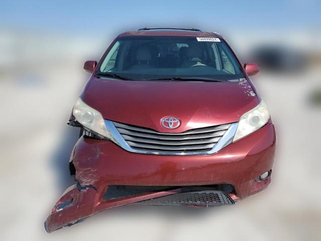 Photo 4 VIN: 5TDYK3DC5BS028492 - TOYOTA SIENNA XLE 