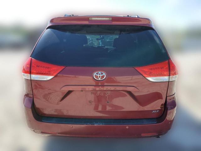 Photo 5 VIN: 5TDYK3DC5BS028492 - TOYOTA SIENNA XLE 