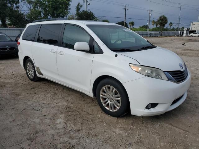 Photo 3 VIN: 5TDYK3DC5BS036978 - TOYOTA SIENNA XLE 