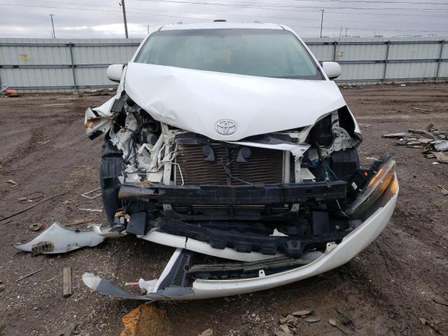 Photo 4 VIN: 5TDYK3DC5BS043493 - TOYOTA SIENNA XLE 