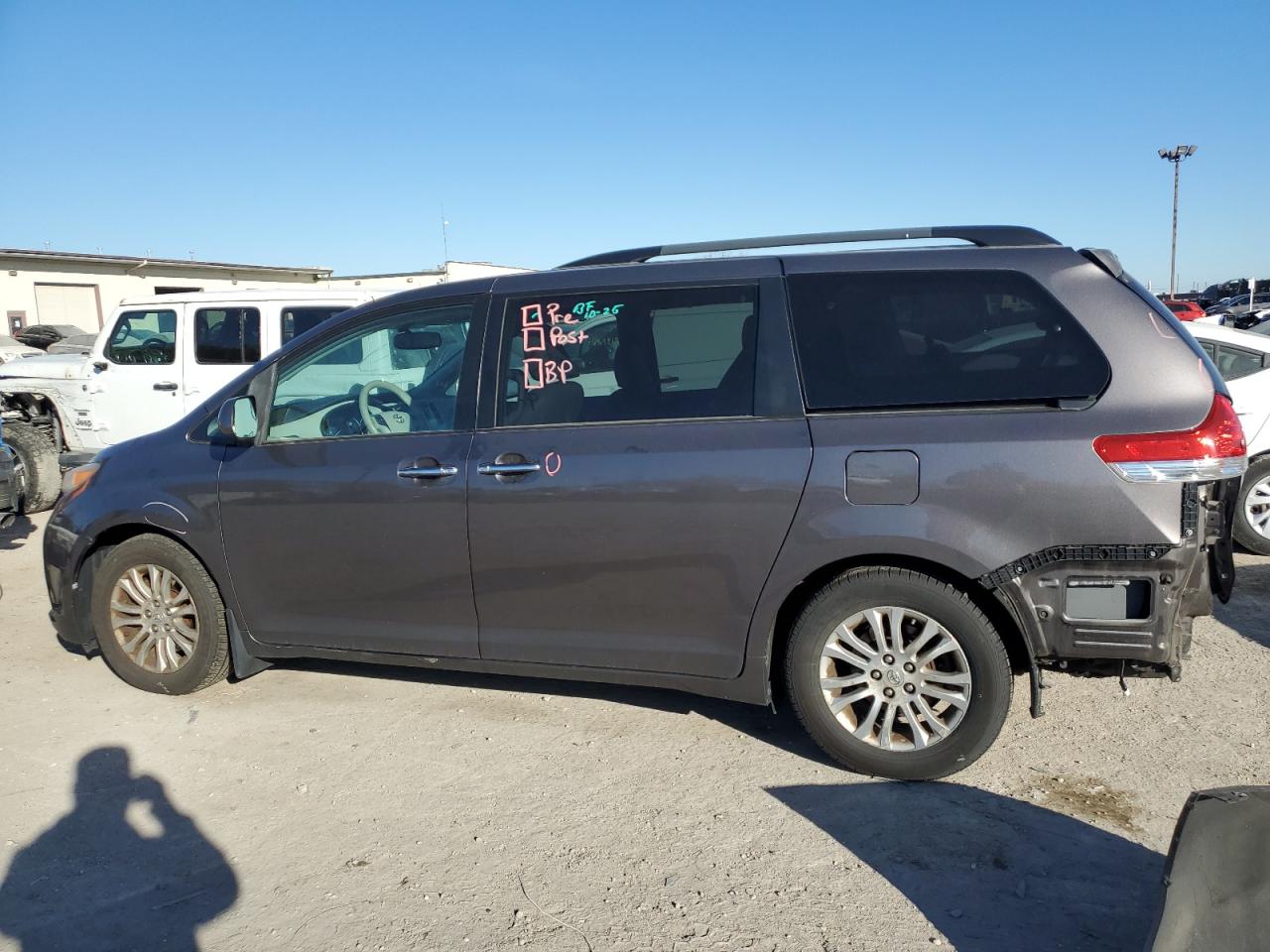 Photo 1 VIN: 5TDYK3DC5BS047379 - TOYOTA SIENNA 