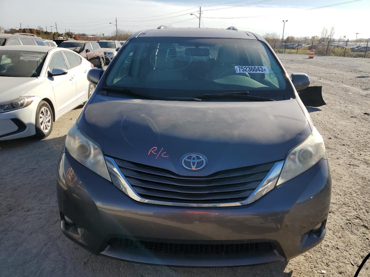 Photo 4 VIN: 5TDYK3DC5BS047379 - TOYOTA SIENNA 