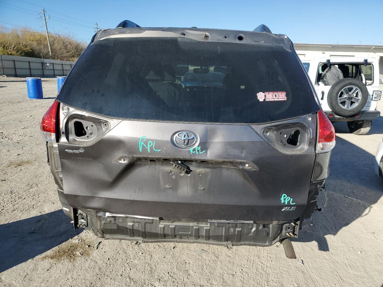 Photo 5 VIN: 5TDYK3DC5BS047379 - TOYOTA SIENNA 