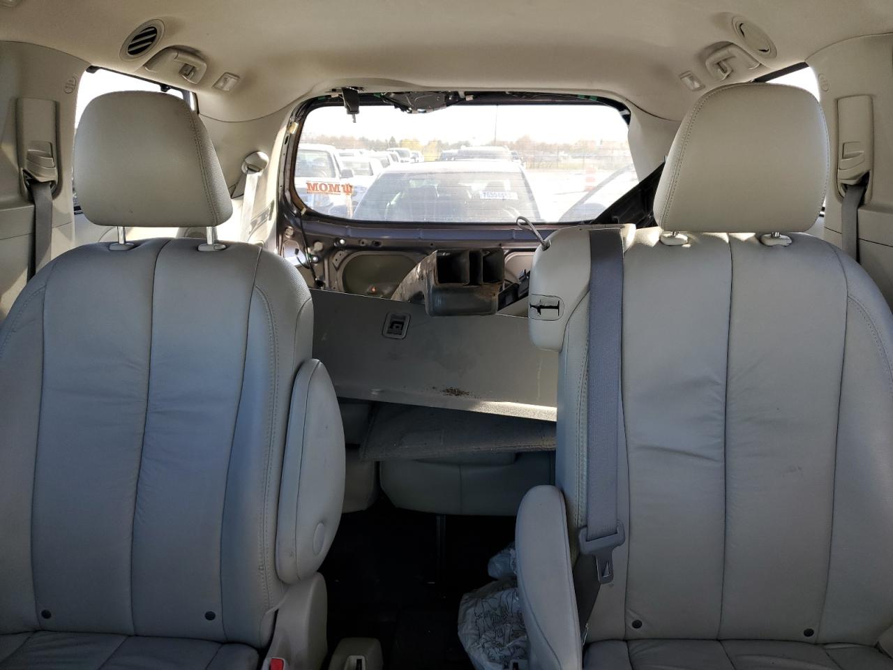 Photo 9 VIN: 5TDYK3DC5BS047379 - TOYOTA SIENNA 