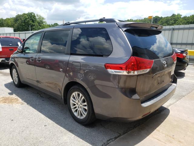 Photo 2 VIN: 5TDYK3DC5BS054574 - TOYOTA SIENNA XLE 