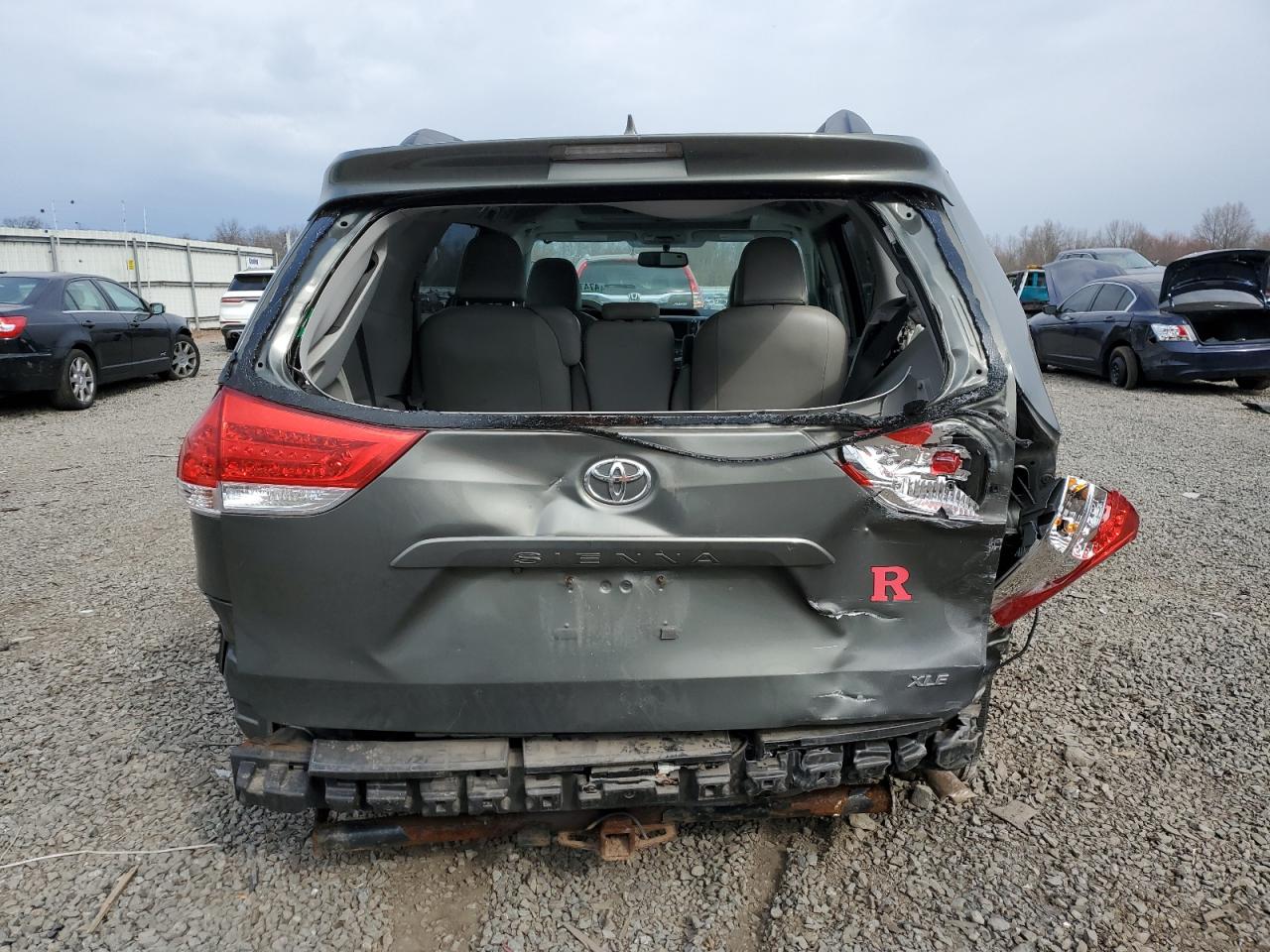 Photo 5 VIN: 5TDYK3DC5BS060116 - TOYOTA SIENNA 