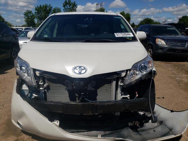 Photo 4 VIN: 5TDYK3DC5BS068667 - TOYOTA SIENNA XLE 