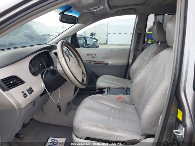 Photo 4 VIN: 5TDYK3DC5BS077658 - TOYOTA SIENNA 