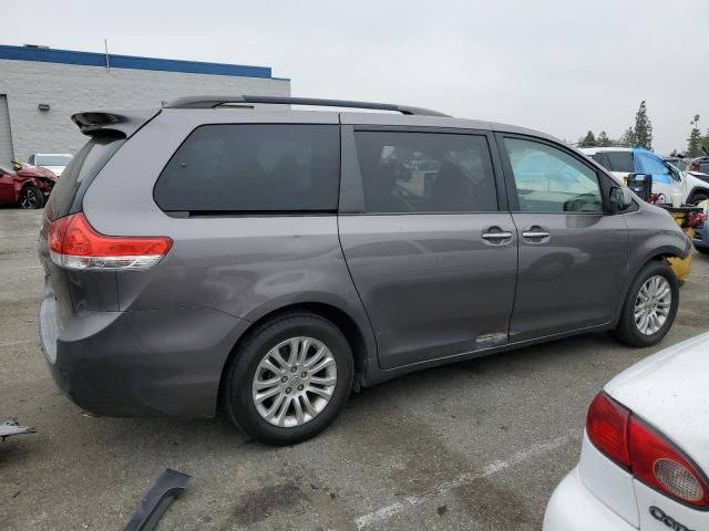 Photo 2 VIN: 5TDYK3DC5BS097134 - TOYOTA SIENNA XLE 